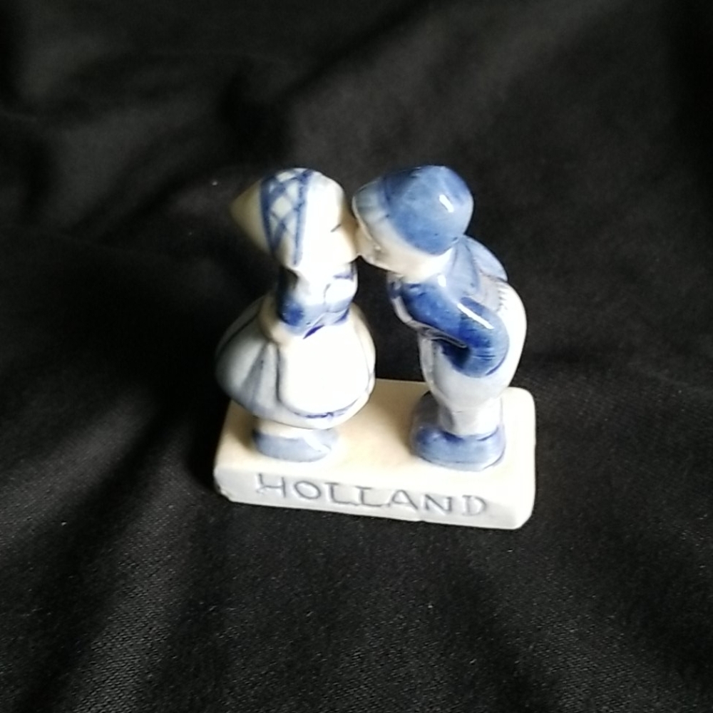 Vintage delf figure